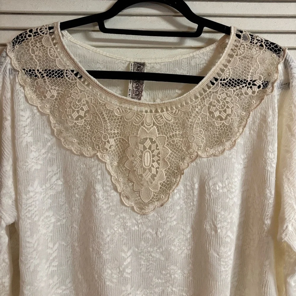Free People Long Sleeve Cropped Crochet Shirt size M/L
